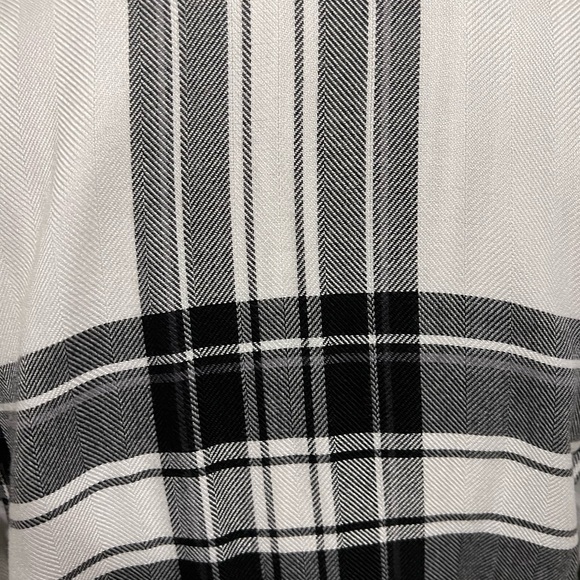 BeachLunchLounge Long Sleeve Button Back Detail Plaid Shirt Size Small - Picture 11 of 14